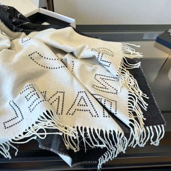 Chanel Lady Scarf - Picture 2 of 9